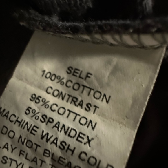 large pullover with lightening bolts - Picture 6 of 7